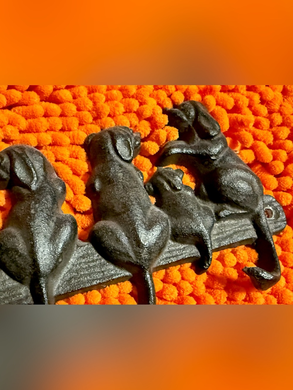 VTG Rustic Cast Metal Dog 4 Hook Wall Mounted KeyRack Towel Coat Hanger